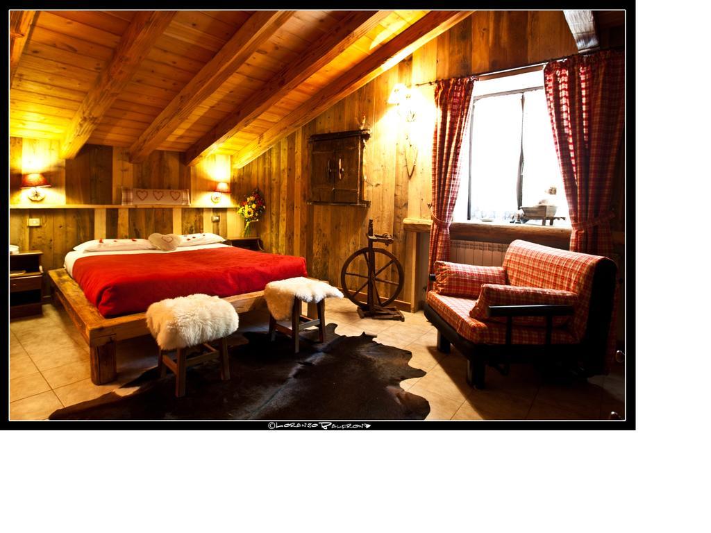 Baita La Jolie Bergere ลาซัลเล ภายนอก รูปภาพ