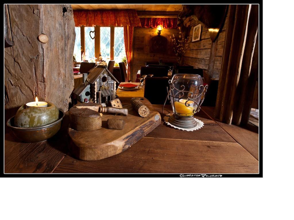Baita La Jolie Bergere ลาซัลเล ภายนอก รูปภาพ