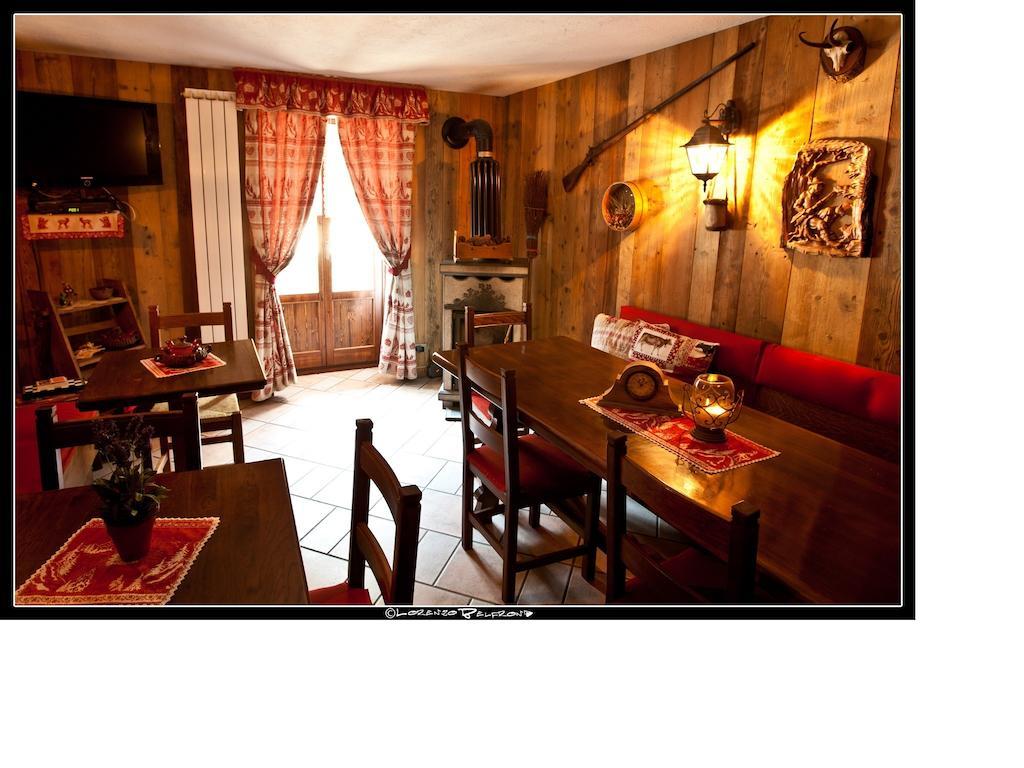Baita La Jolie Bergere ลาซัลเล ภายนอก รูปภาพ